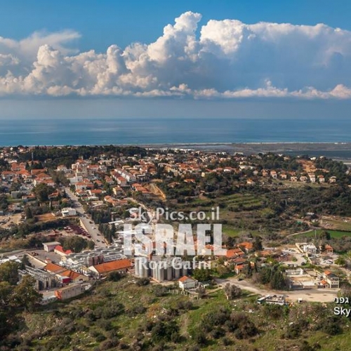 Zichron Yaacov from the east