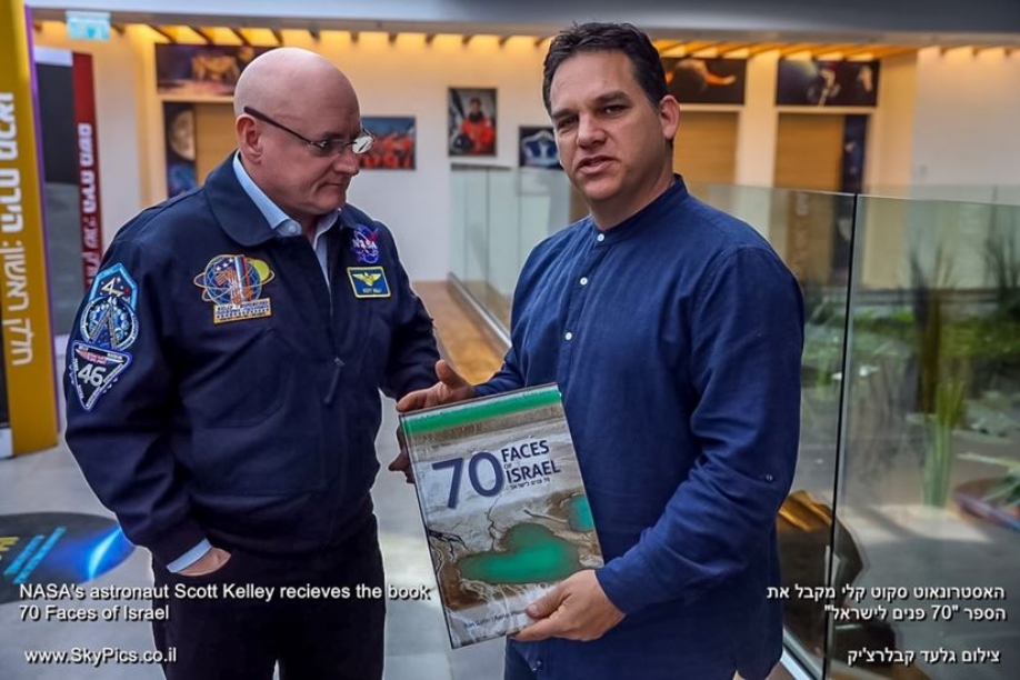 NASA's astronaut Scott Kelley recieves our book "70 Faces of Israel"